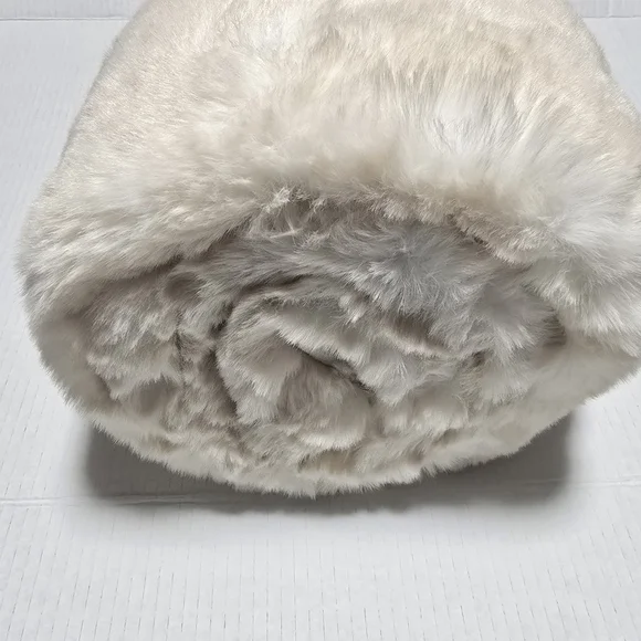 Frye Luxurious Cream Faux Fur Throw Blanket - Picture 4 of 7